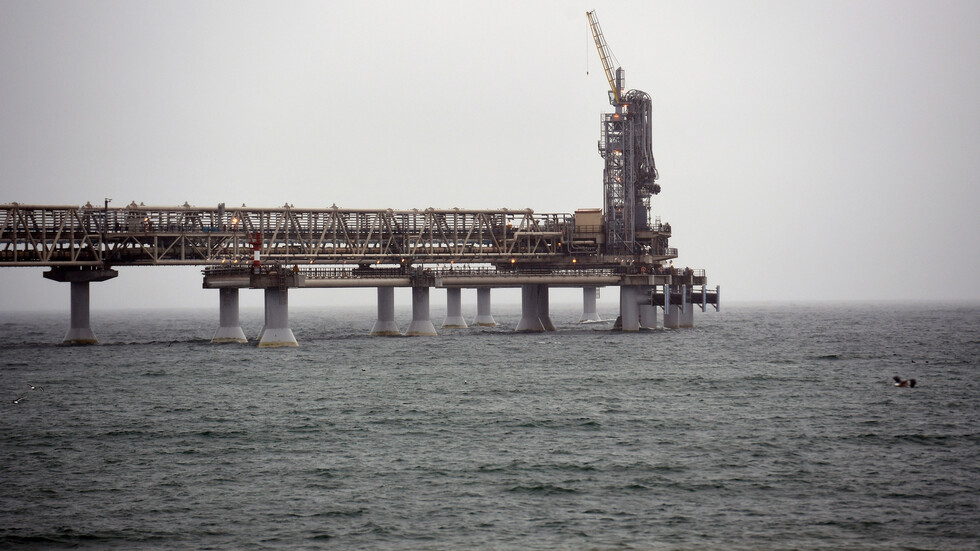 شركات الطاقة الغربية تتكبد خسائر بانسحابها من روسيا والصين والهند تحل محلها