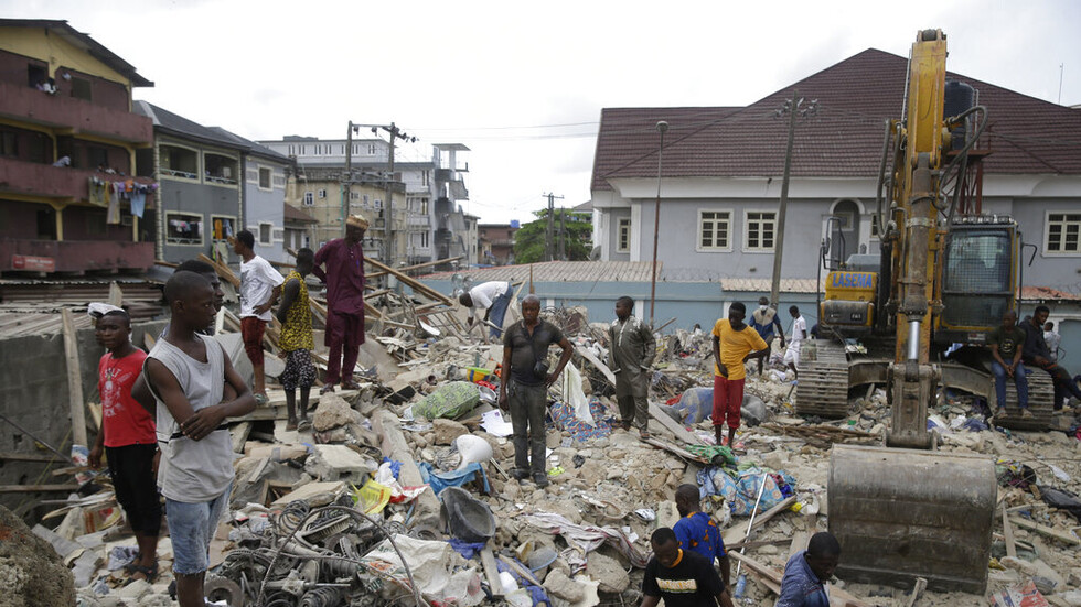 مقتل 5 أشخاص بانهيار مبنى في مدينة لاغوس النيجيرية