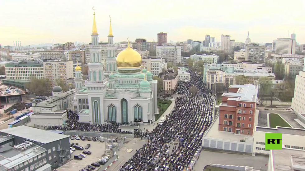 مشاهد من صلاة عيد الفطر المبارك في موسكو وقازان
