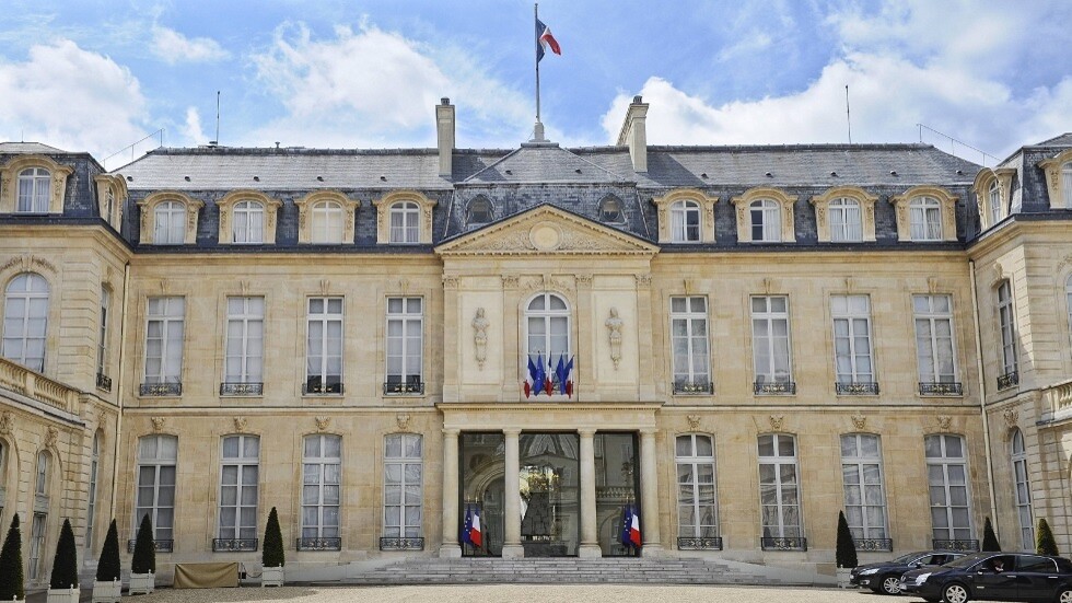 فرنسا تزود أوكرانيا بأسلحة بقيمة 100 مليون يورو