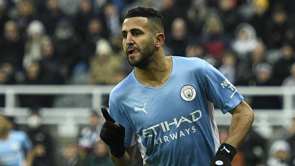 رياض محرز يخاطب إيلون ماسك برسالة ساخرة