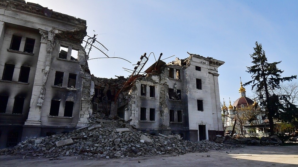 العثور على رفات بشرية تحت أنقاض مبنى مسرح الدراما في ماريوبول