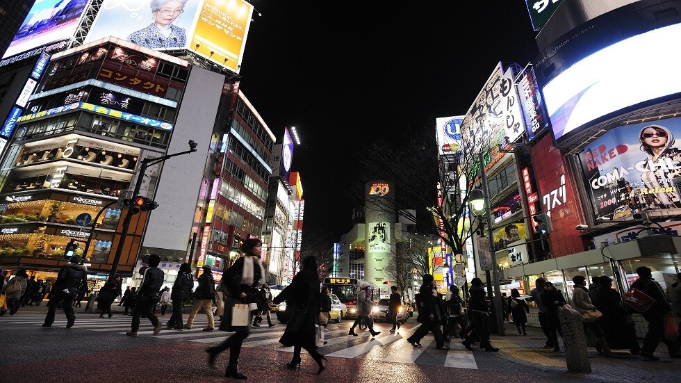 رئيس الوزراء الياباني يصف العقوبات الروسية على بلاده بـ