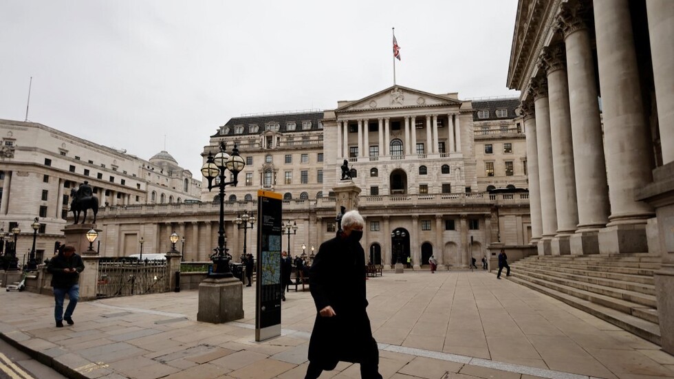 بنك إنجلترا المركزي يرفع سعر الفائدة إلى أعلى مستوى في 13 عاما