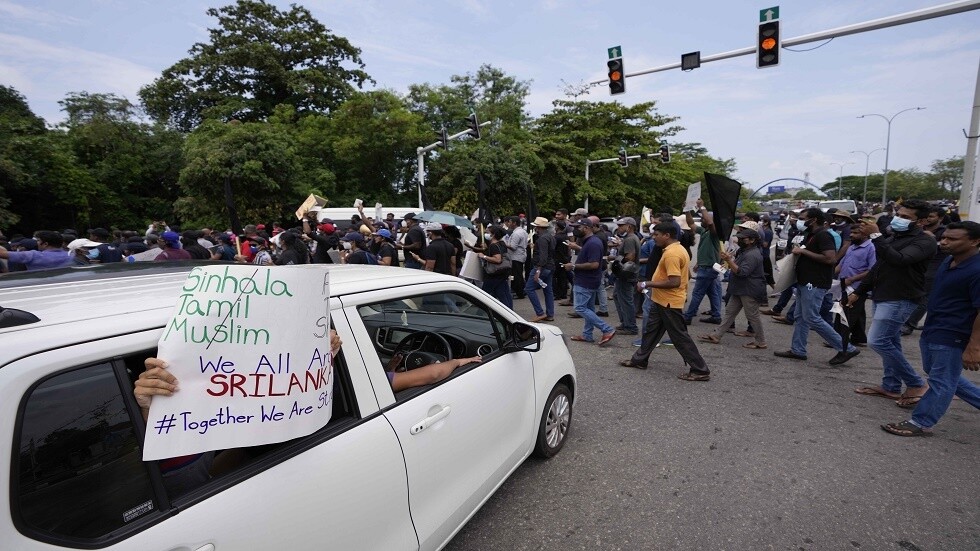 وسط الاحتجاجات المطالبة باستقالته.. رئيس سريلانكا يعلن حالة الطوارئ