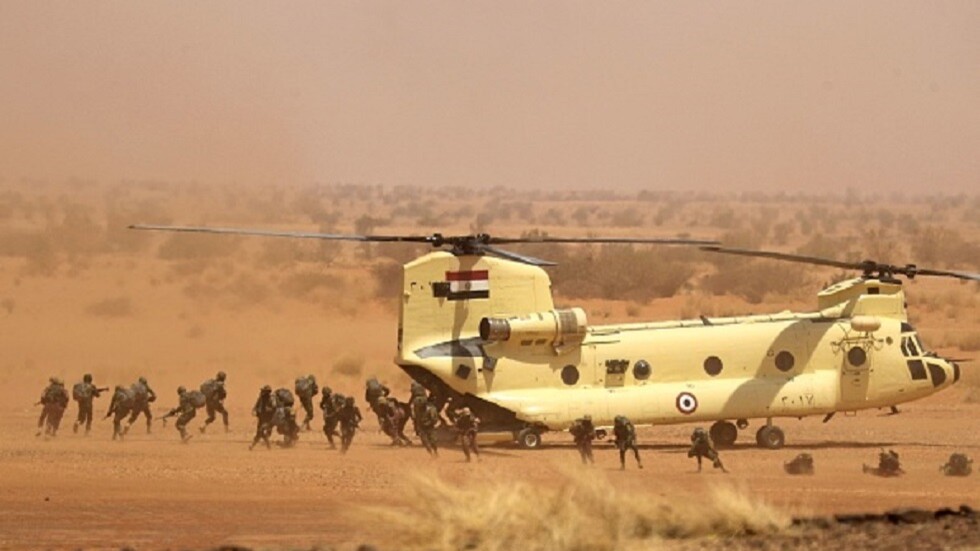 مصر.. مقتل ضابط و10 جنود في هجوم إرهابي على إحدى محطات رفع المياه بمنطقة شرق قناة السويس