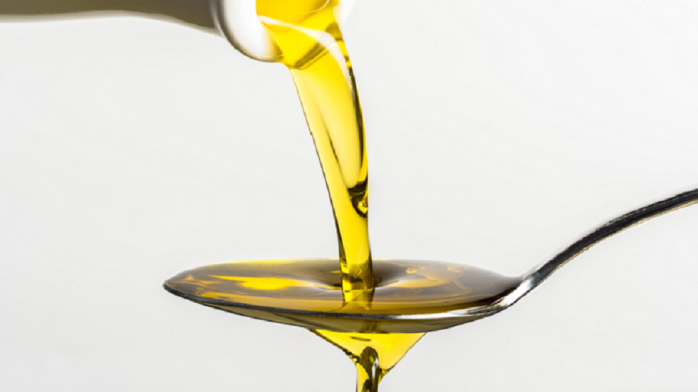 إندونيسيا تعترض ناقلة لمخالفتها حظر تصدير زيت النخيل إلى ماليزيا