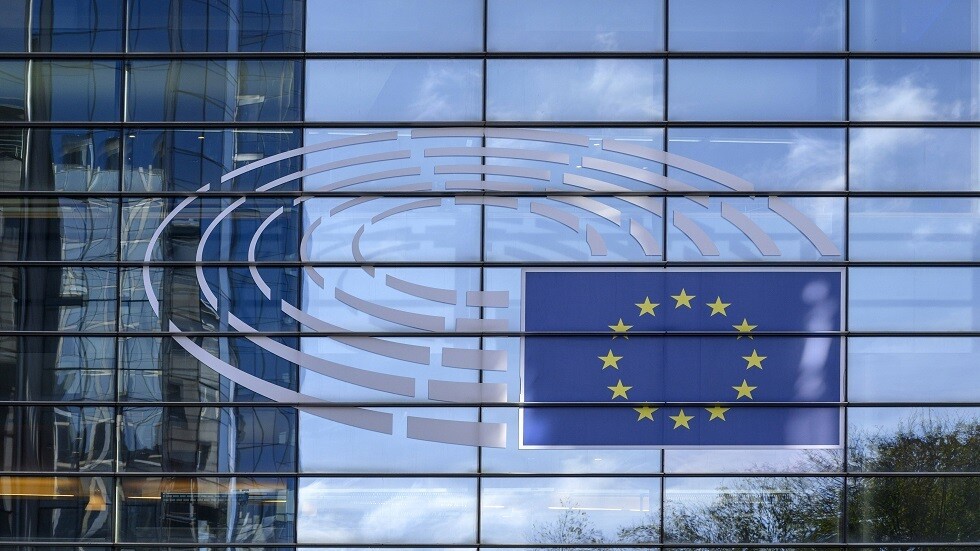 عضو في البرلمان الأوروبي يدعو إلى وقف تسليح أوكرانيا