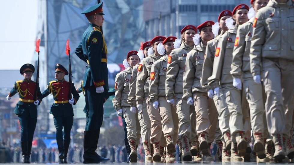 بيسكوف يؤكد إلغاء الجزء الجوي للاستعراض العسكري في موسكو بسبب الأحول الجوية السيئة