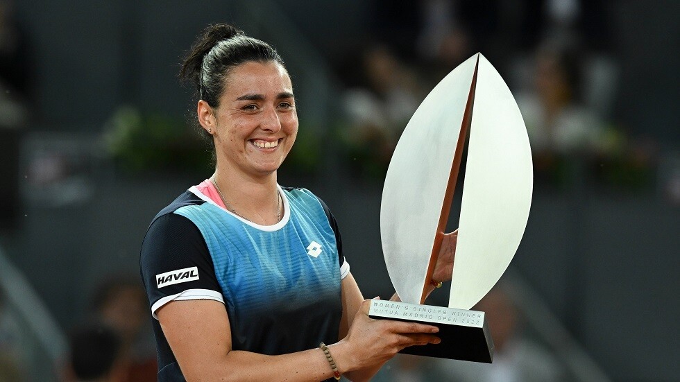 أنس جابر: لهذا السبب رفضت حمل قارورة الخمر .. فيديو