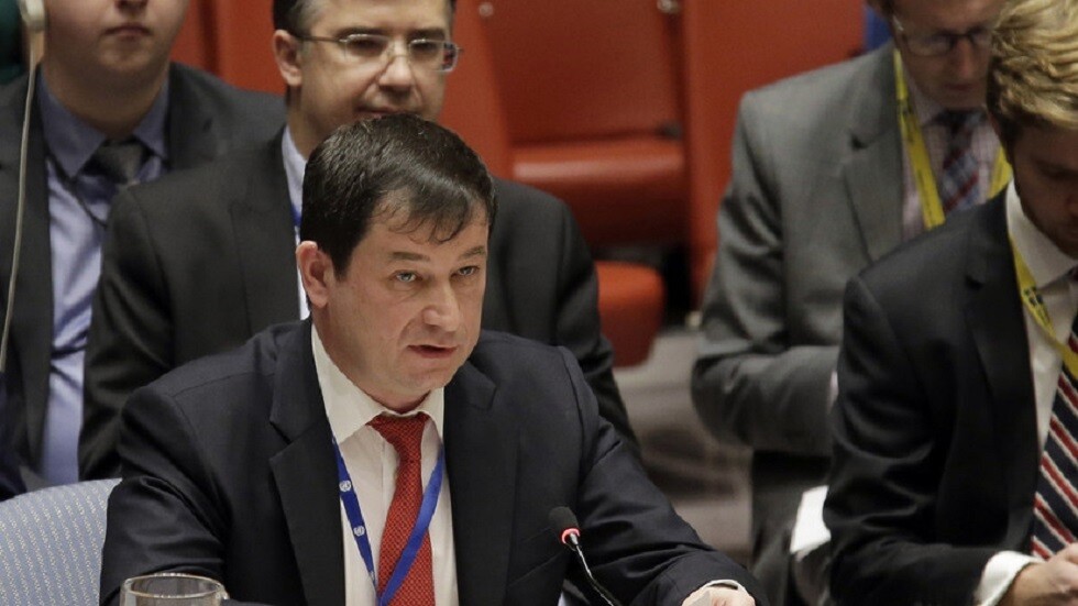 قناة بريطانية تقاطع دبلوماسيا روسيّا فور عرضه صورا نشرها زيلينسكي عليها شعارات نازية