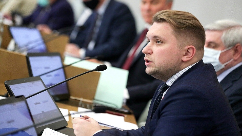 نائب رئيس "الدوما" يقترح تسهيل دخول العلماء الأجانب لروسيا