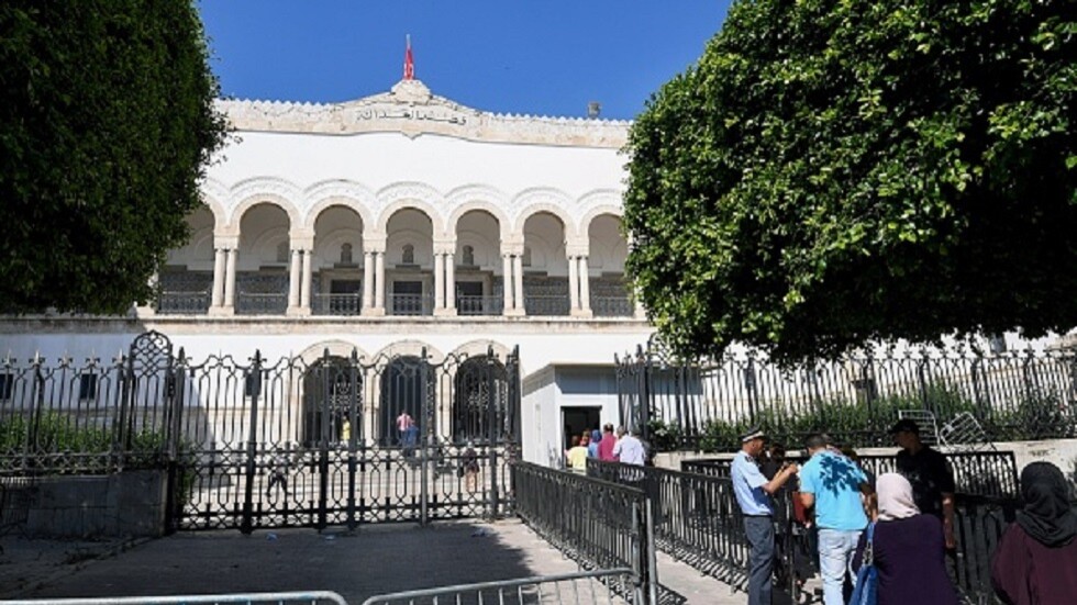 ارتكب نحو 900 عملية اغتصاب.. اعتقال محتال يدعي العلاج بـ