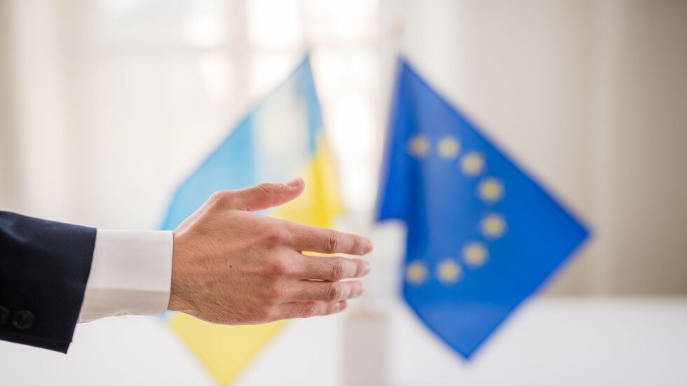 خبير يؤكد عدم وجود أسباب حقيقية تدفع الاتحاد الأوروبي لضم أوكرانيا إليه