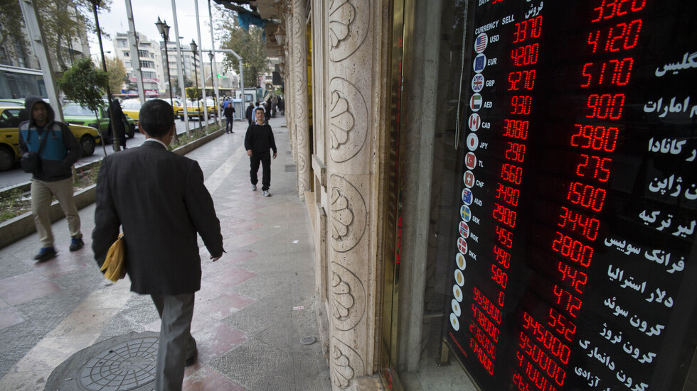 إيران.. إلغاء سعر الصرف الرسمي للدولار