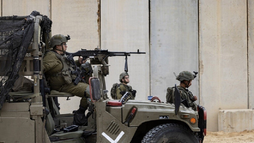 القوات الإسرائيلية تطلق النار على فلسطيني