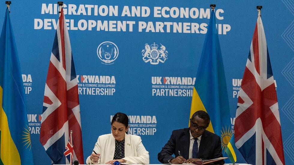 منظمات تحذر من مخاطر ترحيل اللاجئين من بريطانيا