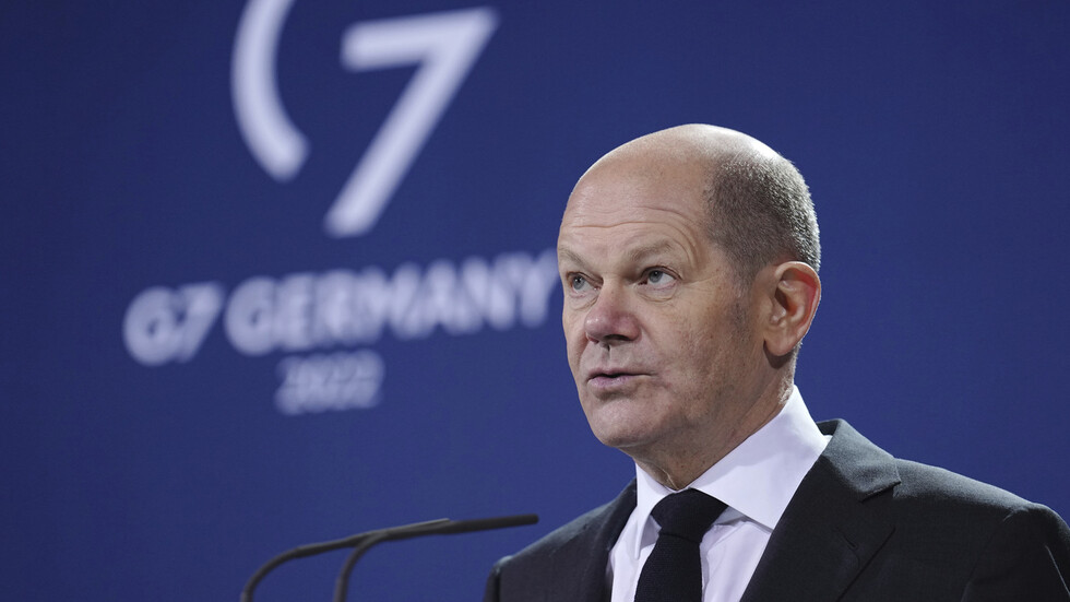 برلين: شولتس نفى في اتصال مع بوتين وجود النازية في أوكرانيا ودعا لوقف القتال