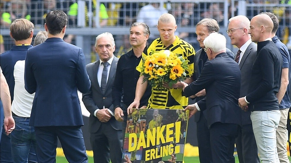 شاهد.. دورتموند يكرم هالاند في يوم الوداع .. والنرويجي يرد الجميل!