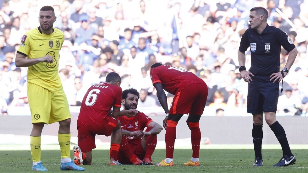 الكشف عن مدى خطورة إصابة صلاح بعد مغادرته ملعب نهائي كأس إنجلترا