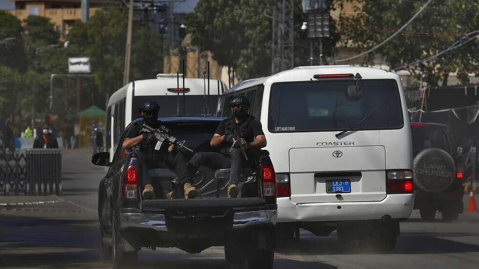 مقتل 3 جنود و3 أطفال بهجوم انتحاري في باكستان