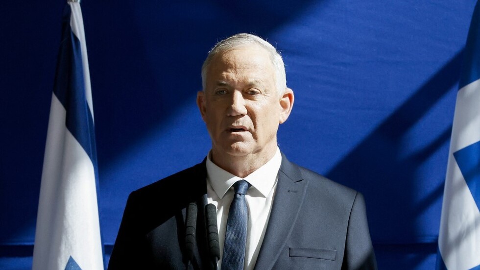 غانتس يتعهد بمنع إيران من نقل 