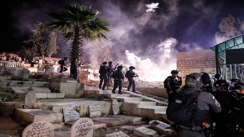 الرئاسة الفلسطينية تصف اعتداء القوات الاسرائيلية على جنازة الشريف بـ"العمل الوحشي والهمجي"