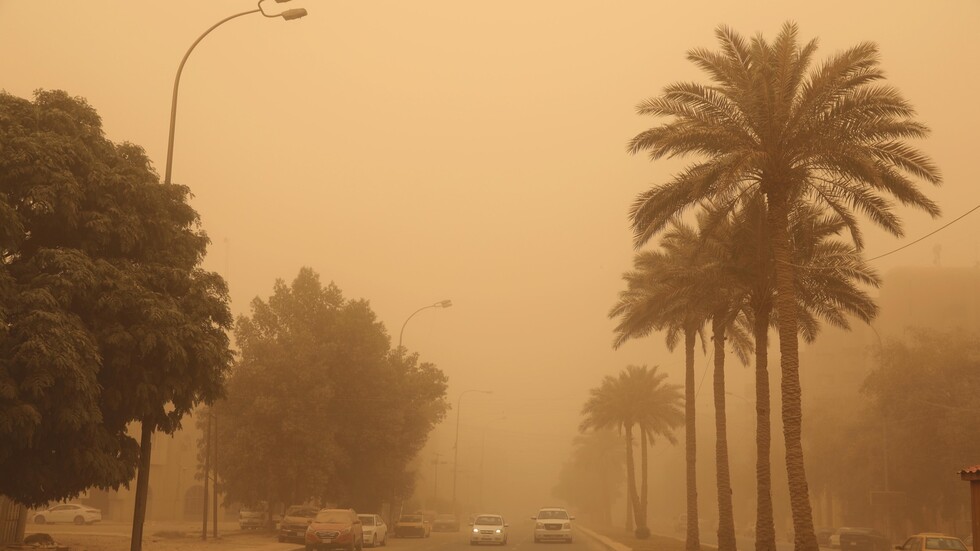 محافظ بغداد يوجه بتأجيل الامتحانات في مدارس العاصمة غدا بسبب العاصفة الترابية