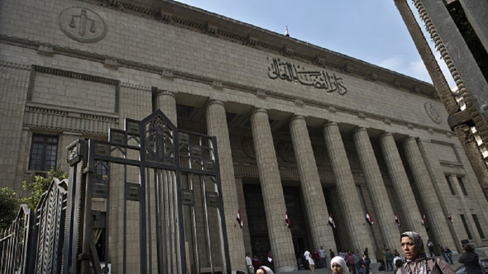 محاولا الانتحار.. متهم يقفز من الطابق الرابع بمحكمة شبين الكوم الإبتدائية في مصر
