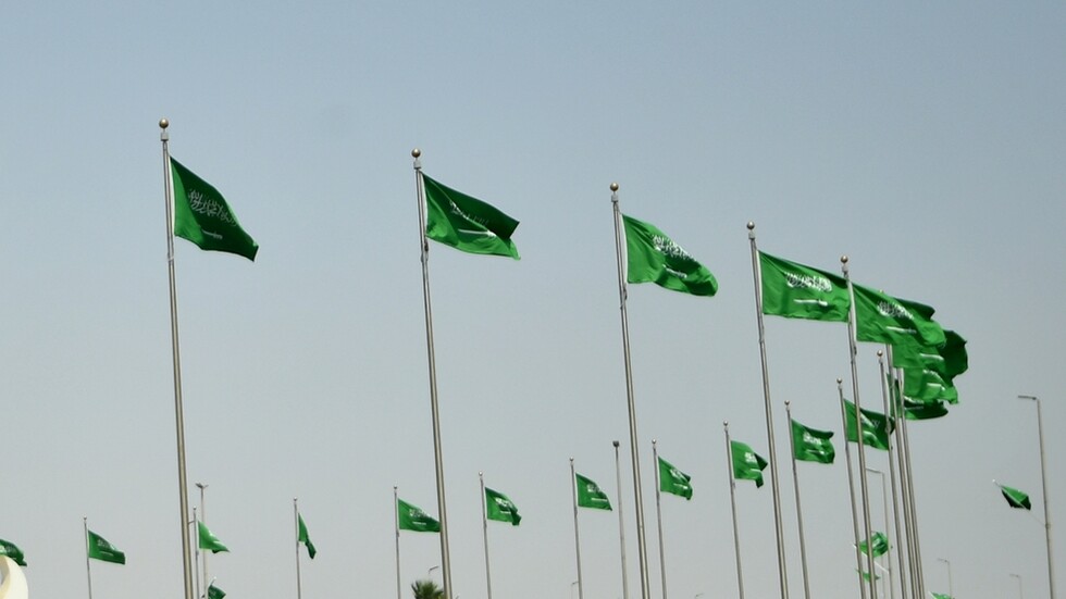 بعد عملية معقدة لـ15 ساعة ونجاح فصلهما بالسعودية.. وفاة طفل من التوأم السيامي اليمني
