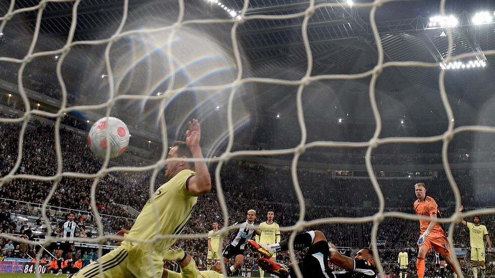 نيوكاسل يقدم مفتاح دوري الأبطال لتوتنهام