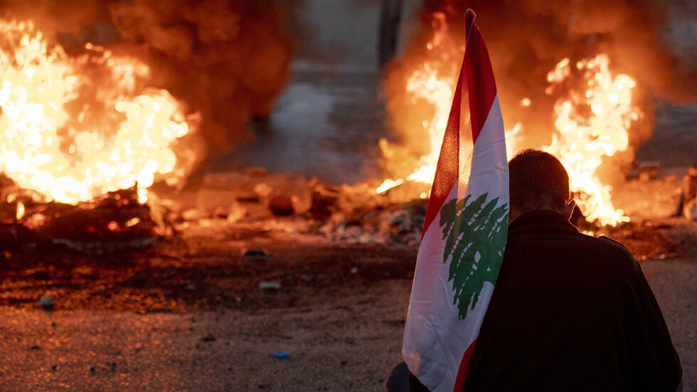 الليرة اللبنانية تهوي بشكل كبير أمام الدولار مع استمرار صدور نتائج الانتخابات النيابية