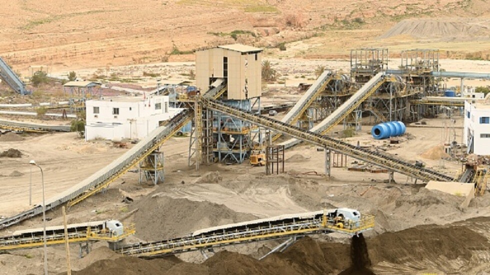 تونس تعاود تصدير الفوسفات بعد توقف دام أكثر من 10 سنوات