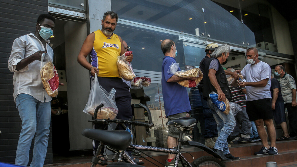 وزير الاقتصاد اللبناني يوجه تحذيرا لأصحاب المطاحن