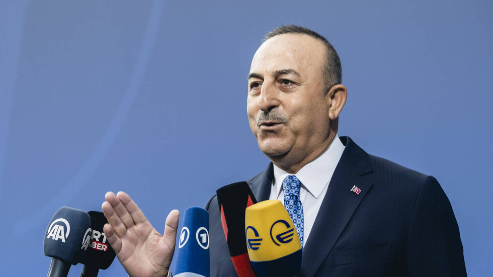 تشاووش أوغلو يدعو السويد وفنلندا لتبديد 