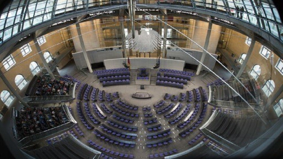 "البوندستاغ" يقر قانونا يلزم رجال الأعمال الروس في ألمانيا بالكشف عن ممتلكاتهم