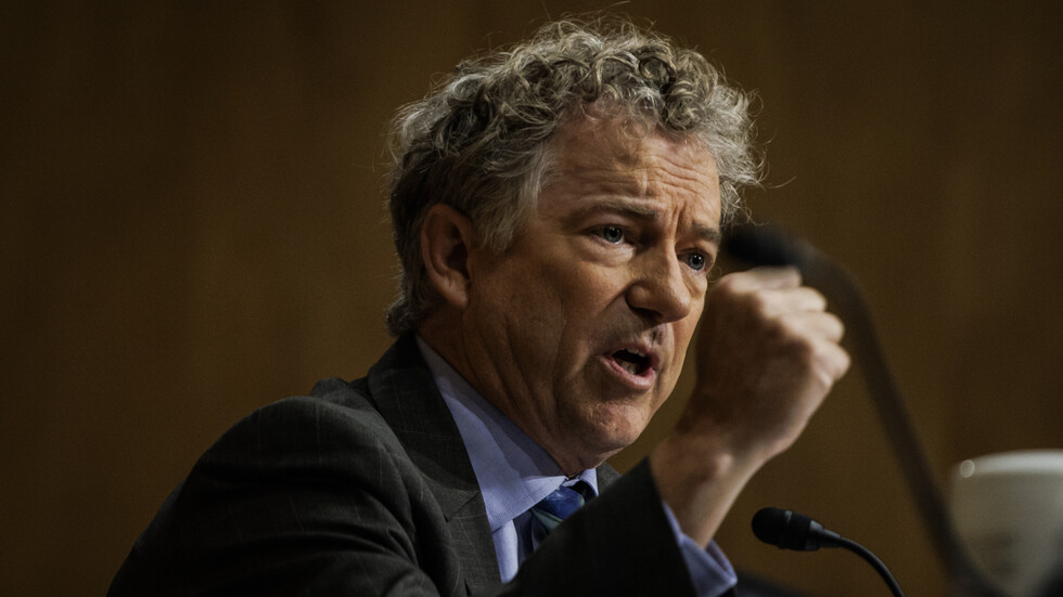 سيناتور أمريكي: معظم الأمريكيين يعارضون حربا مع روسيا