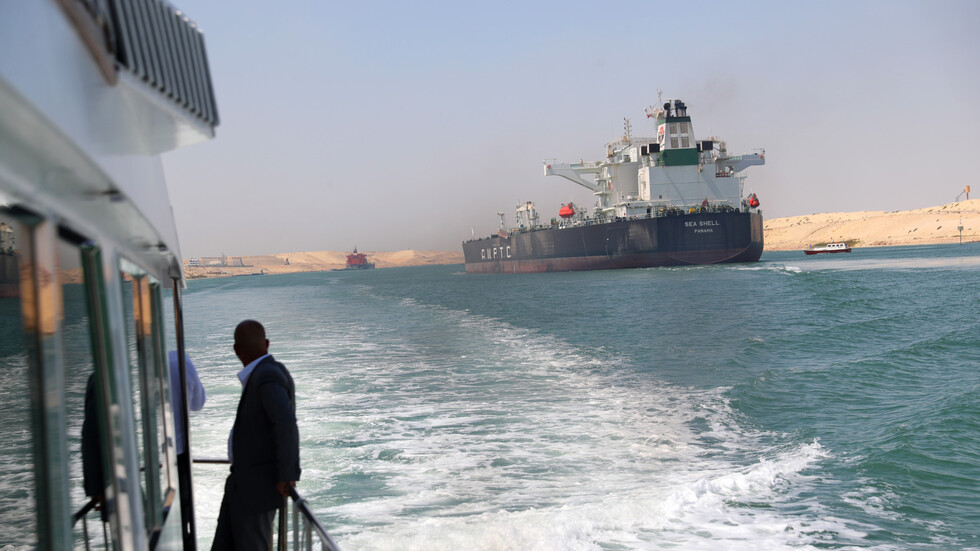 رئيس هيئة قناة السويس: للعملية العسكرية الروسية في أوكرانيا آثار إيجابية وسلبية على القناة