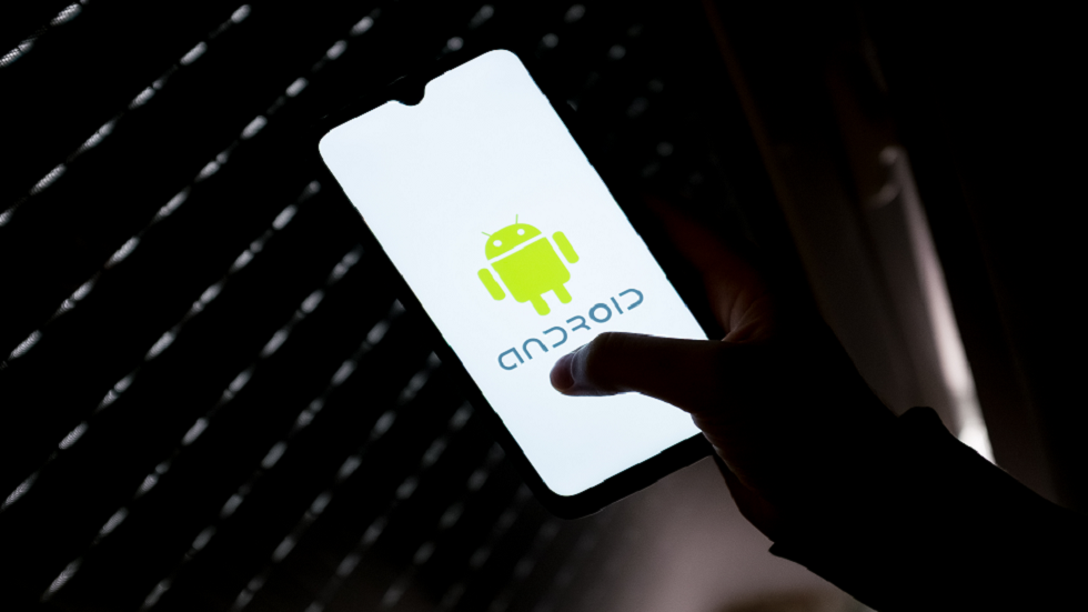 تطبيقات "أندرويد"  تسرق كلمات مرورك سرا - احذفها الآن!