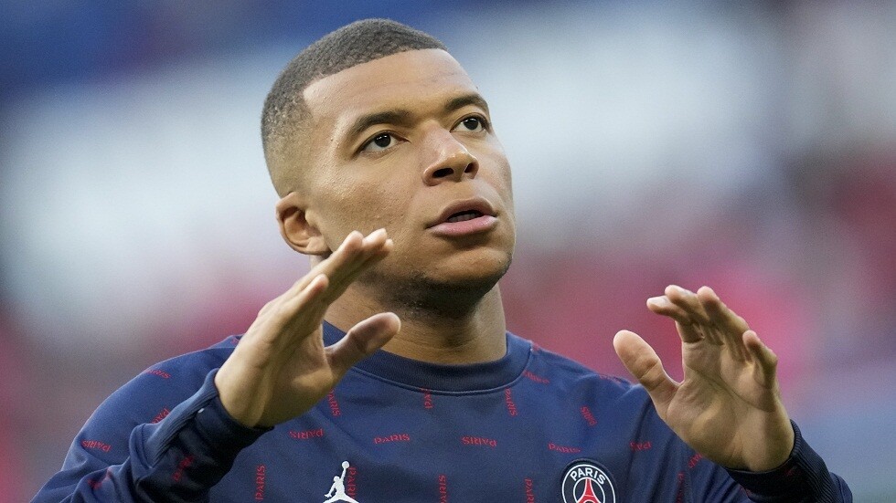 والدة مبابي تكشف عن الاتفاق مع كل من سان جيرمان وريال مدريد (تقرير)