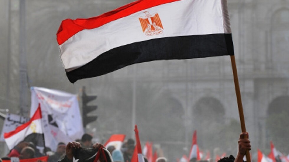 ناشط مصري مشهور في ثورة 11 يناير يعتذر لإضراره بوعي شباب مصر