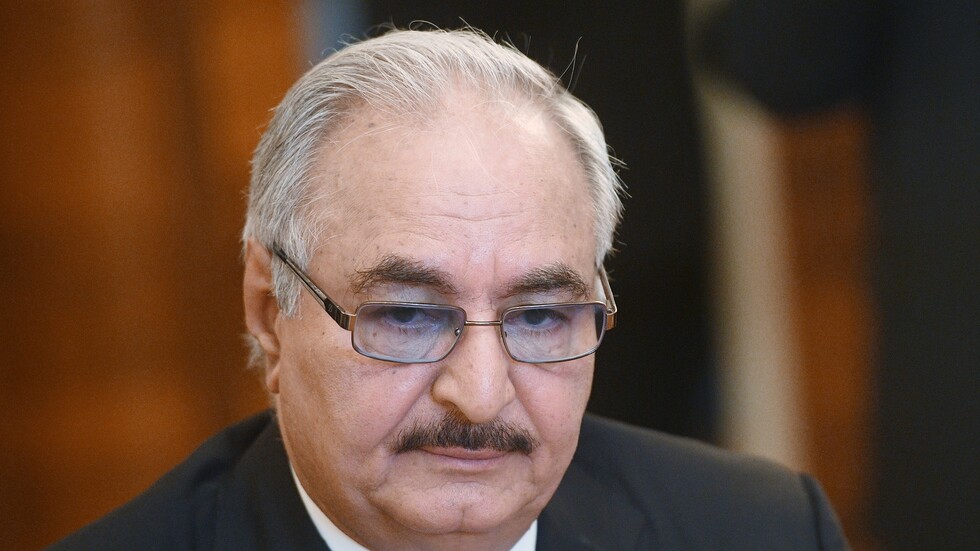 خليفة حفتر يلتقي الرئيس الإماراتي معزيا بوفاة الشيخ خليفة بن زايد