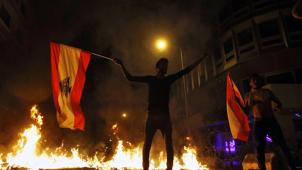 نقيب أصحاب المستشفيات الخاصة في لبنان محذرا: "رح تشوفوا الناس عم تموت ببيوتها"