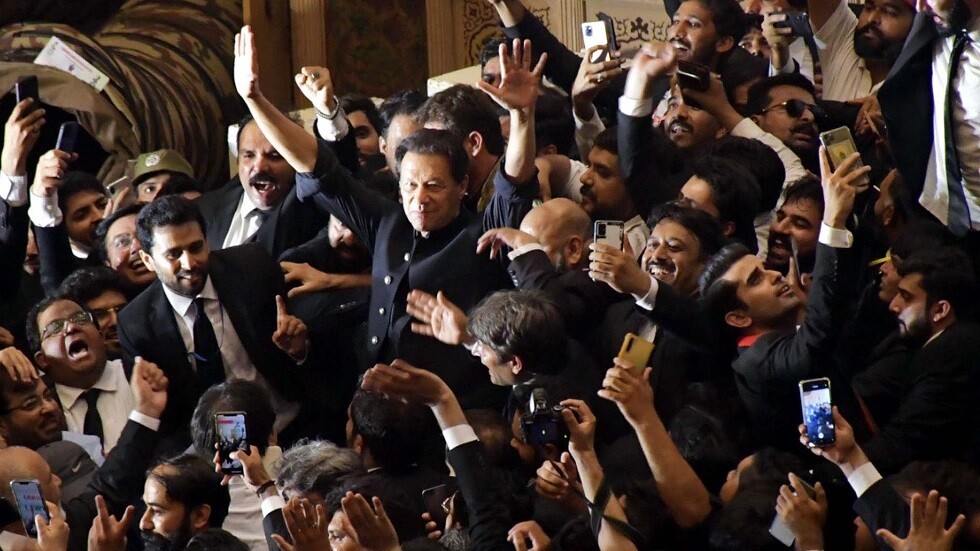 باكستان.. عمران خان يدعو أنصاره للتحرك نحو العاصمة