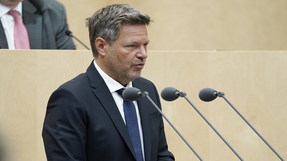 ألمانيا: حظر إمدادات النفط من روسيا "قريب جدا"