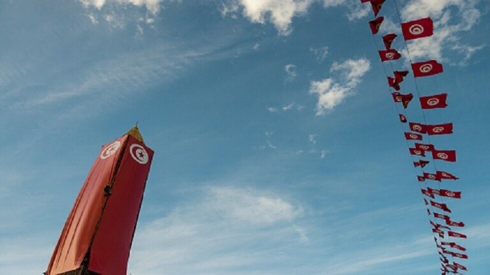 عشريني يضرم النار بجسده في تونس