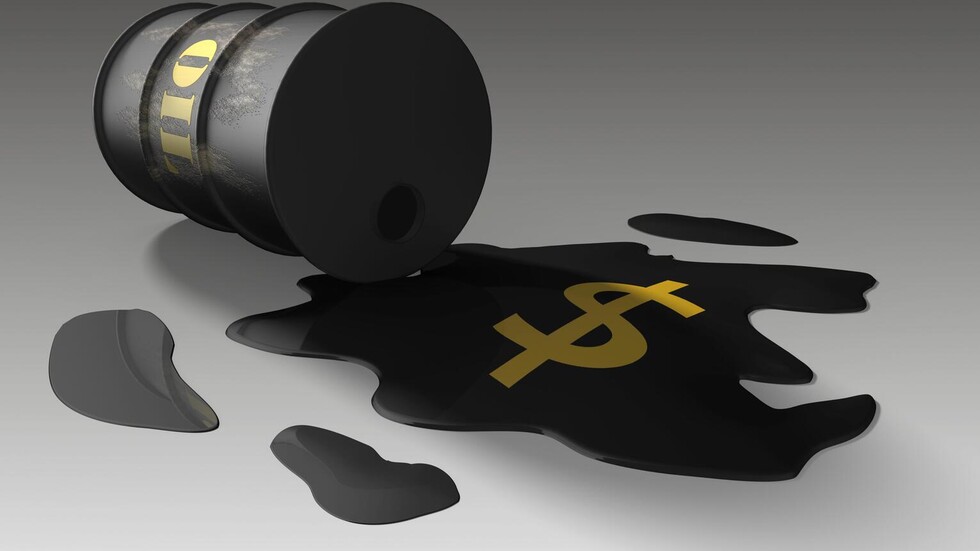 رئيسة المفوضية الأوروبية تغير موقفها بشكل مفاجئ من حظر النفط الروسي