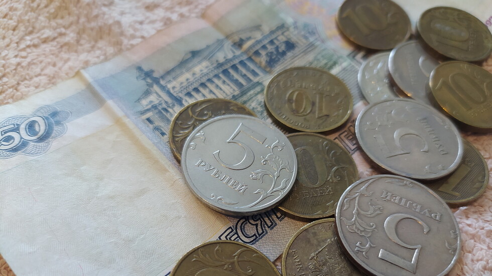 الروبل الروسي يصعد أمام اليورو إلى أعلى سعر منذ 7 سنوات