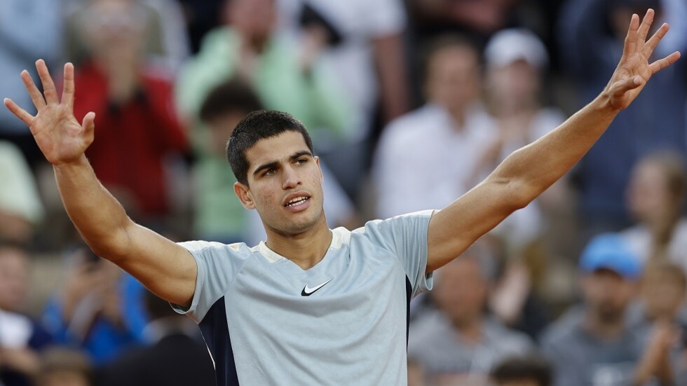 النجم الصاعد ألكاراز يخرج من عنق الزجاجة في "رولان غاروس".. فيديو