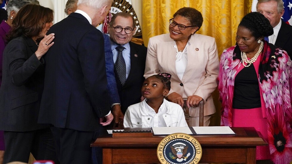 في الذكرى الثانية لمقتل جورج فلويد.. بايدن يوقع مرسوما لإصلاح الشرطة